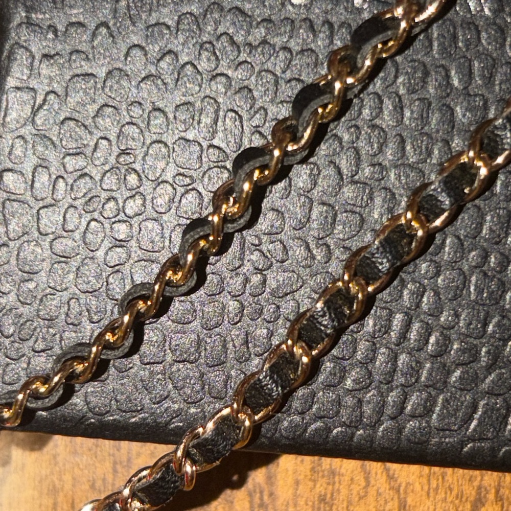 💖 CC ✨ Matelasse purse 👛 Chain ⛓️Necklace 🐃 - Picture 6 of 11